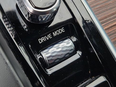 Used 2021 Volvo S60 T5 Momentum w/ Premium Package image 24