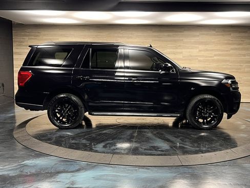 Used 2023 Ford Expedition XLT image 18