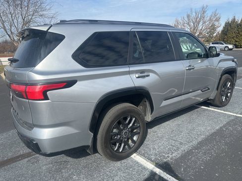 Certified 2024 Toyota Sequoia Platinum image 5