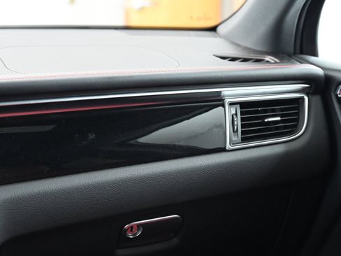 Used 2018 Porsche Macan GTS image 36