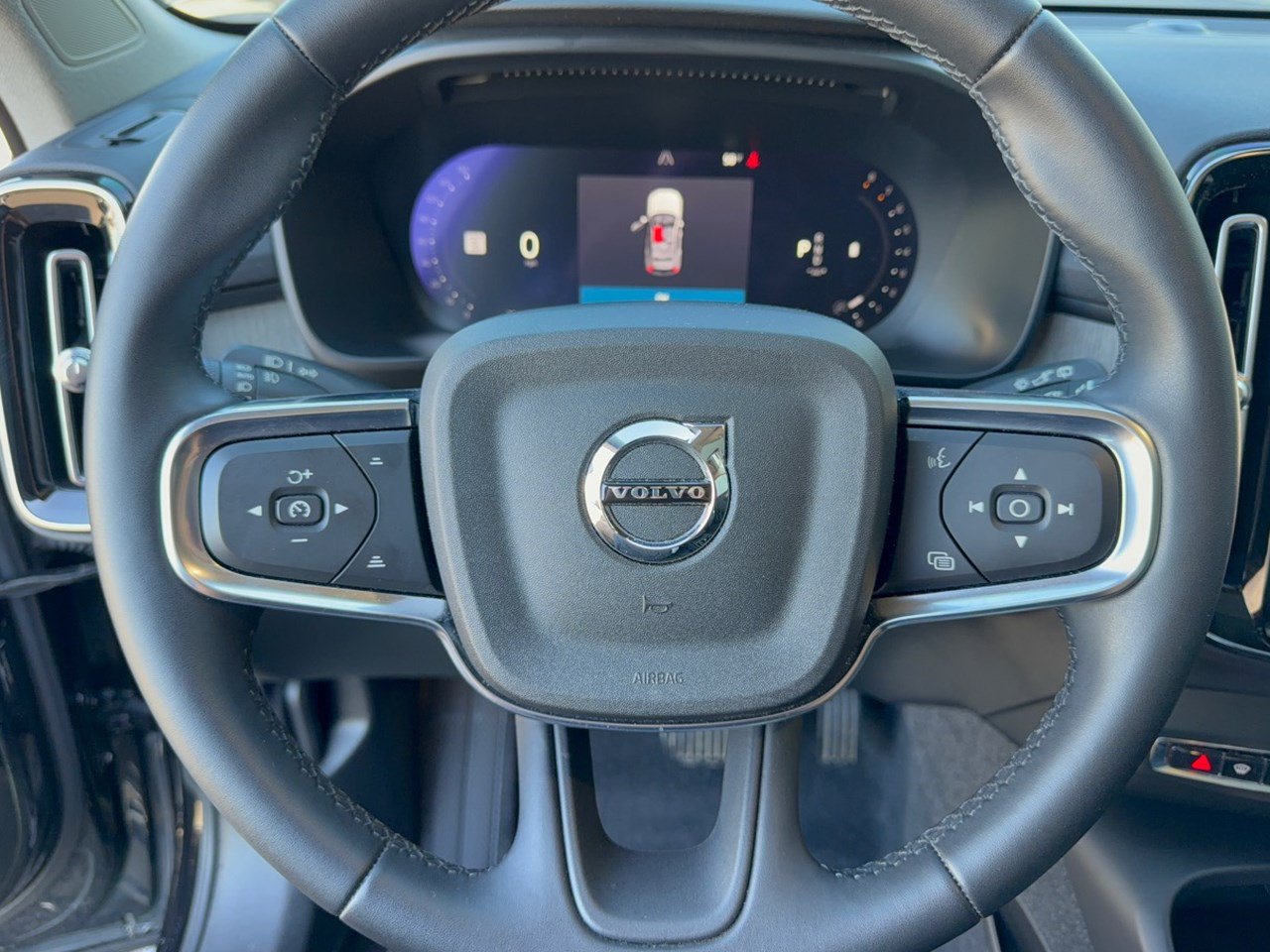 Used 2023 Volvo XC40 B5 Plus w/ Driver Assist Package AWD/4WD image 10