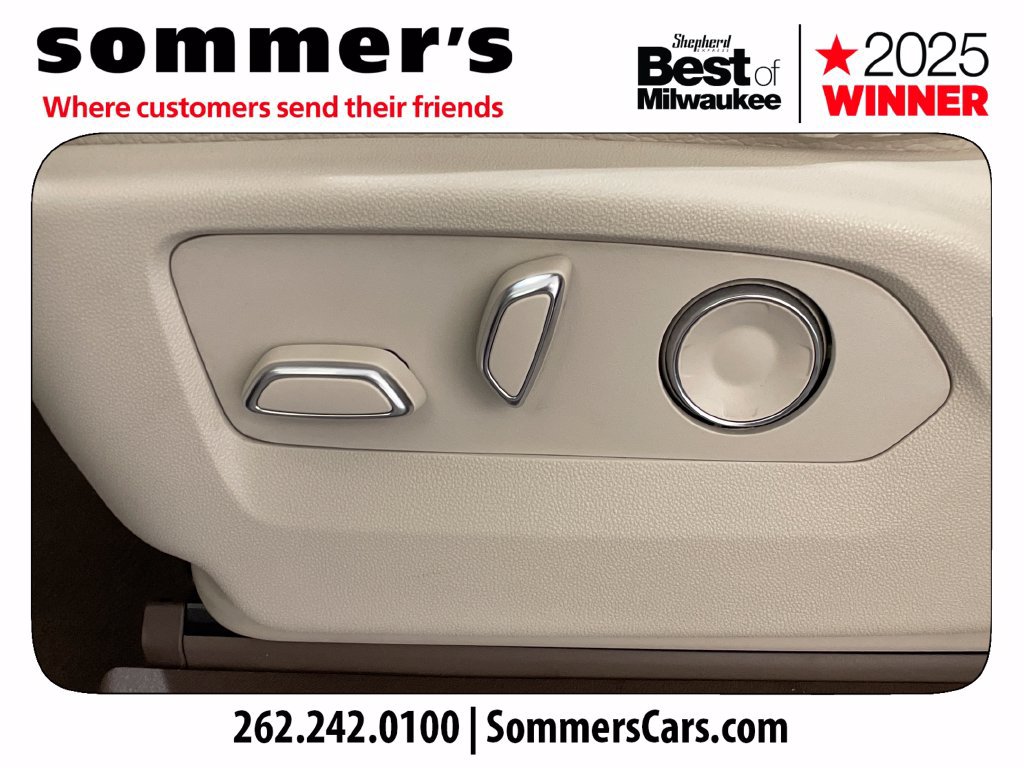 Used 2021 GMC Yukon Denali w/ LPO, Illumination Package AWD/4WD image 10