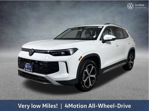 Used 2025 Volkswagen Tiguan SE AWD/4WD image 4