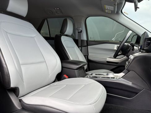 Used 2021 Ford Explorer XLT w/ Equipment Group 202A image 25