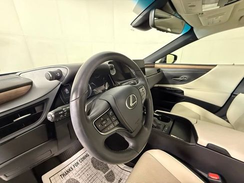 Used 2023 Lexus ES 350 w/ Premium Package image 4