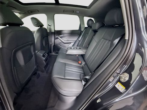 Used 2025 Audi Q6 e-tron Premium image 24