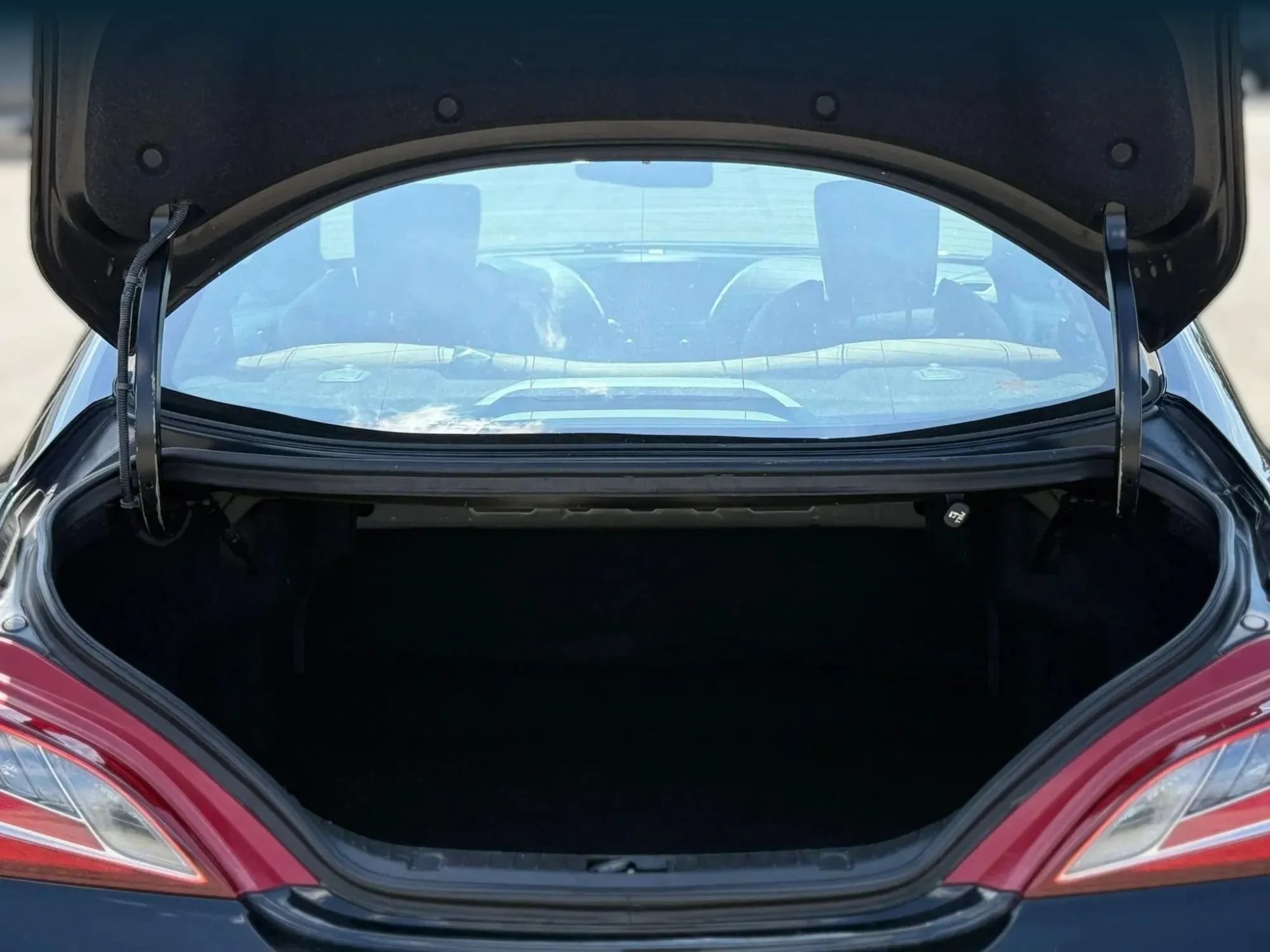 Used 2013 Hyundai Genesis 3.8 RWD image 28