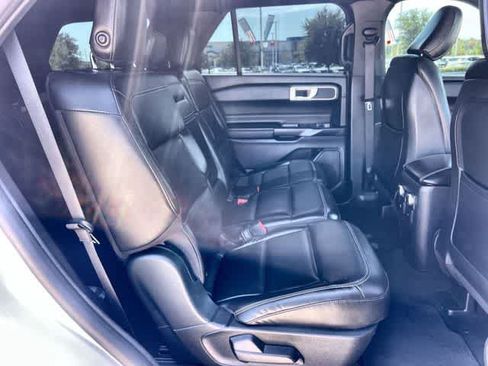 Used 2020 Ford Explorer XLT w/ Equipment Group 202A RWD image 14