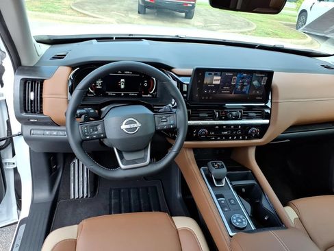 Used 2026 Nissan Pathfinder Platinum AWD/4WD image 7