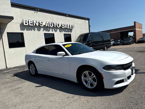 Used 2021 Dodge Charger SXT w/ Leather Interior Group image 4