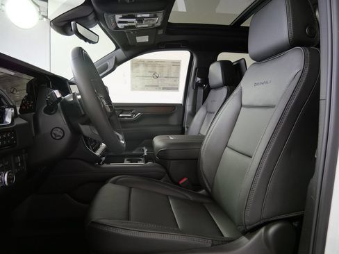 New 2026 GMC Yukon XL Denali w/ Denali Reserve Package AWD/4WD image 10
