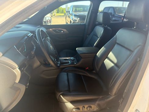 Used 2023 Chevrolet Traverse LT FWD image 14