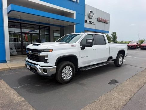 Used 2024 Chevrolet Silverado 2500 LT AWD/4WD image 2