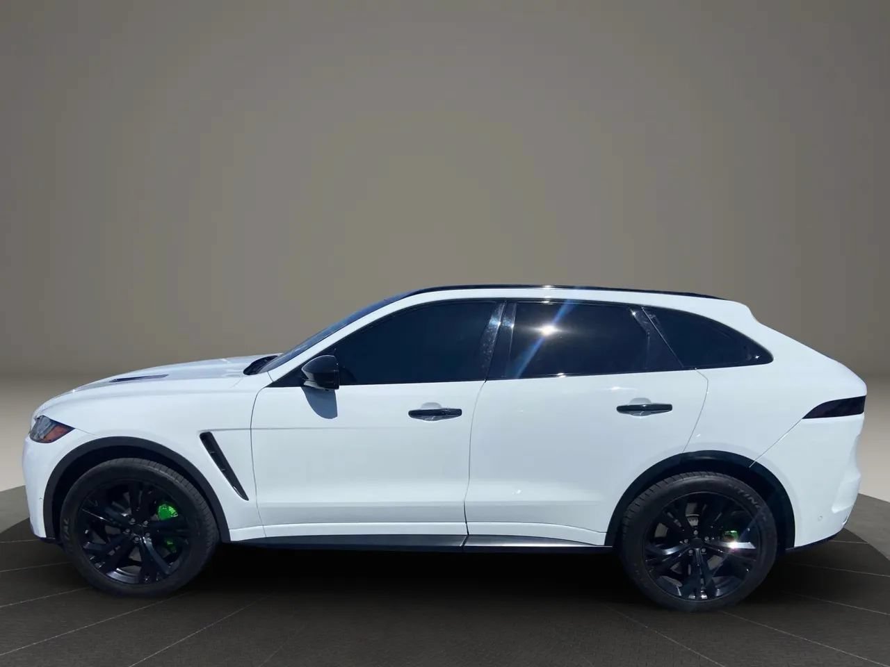 Used 2020 Jaguar F-PACE SVR AWD/4WD image 4