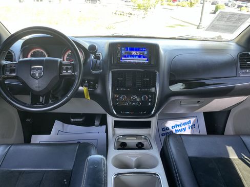 Used 2017 Dodge Grand Caravan SXT FWD image 23