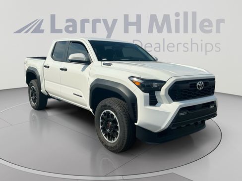 Certified 2025 Toyota Tacoma TRD Off-Road AWD/4WD image 7