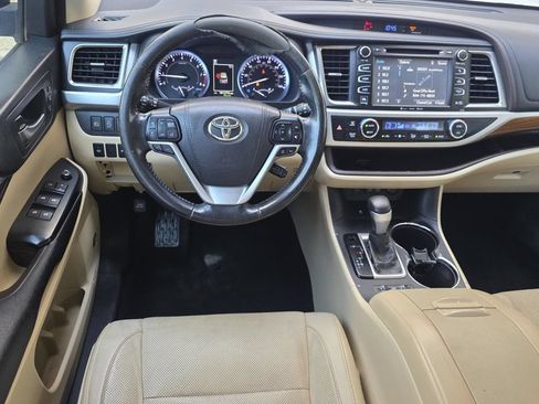 Used 2017 Toyota Highlander Limited FWD image 12