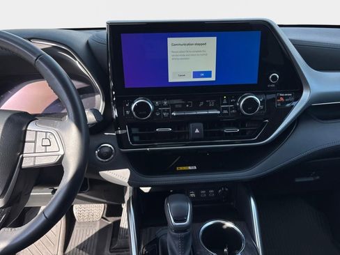 Used 2023 Toyota Highlander Platinum image 18