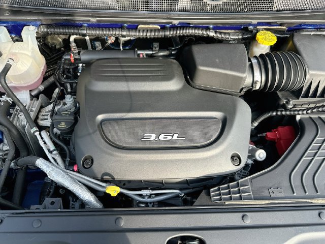 Used 2019 Chrysler Pacifica Touring Plus w/ Tire & Wheel Group FWD image 31