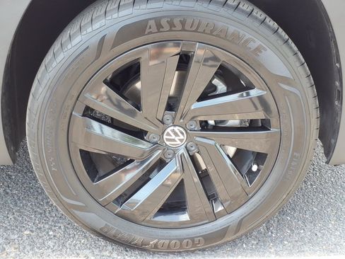 Used 2023 Volkswagen Atlas Cross Sport SE w/ Panoramic Sunroof Package image 8