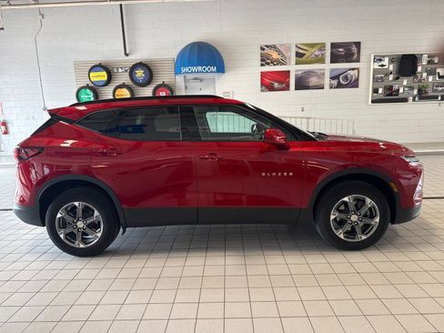 Used 2023 Chevrolet Blazer LT w/ Convenience Package FWD image 2