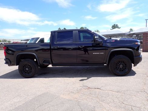 Used 2024 Chevrolet Silverado 2500 ZR2 w/ Technology Package AWD/4WD image 5