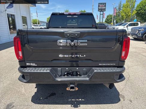 Certified 2022 GMC Sierra 2500 Denali w/ Denali Black Diamond Edition AWD/4WD image 6