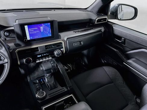 Certified 2025 Toyota Tacoma SR5 AWD/4WD image 20