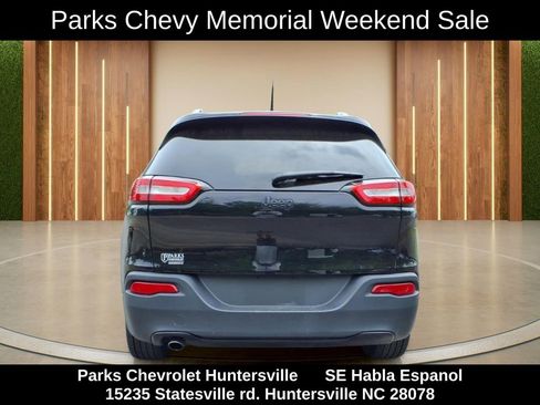 Used 2017 Jeep Cherokee Sport FWD image 26