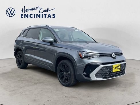 Certified 2025 Volkswagen Taos SE w/ Black Wheel Package FWD image 7