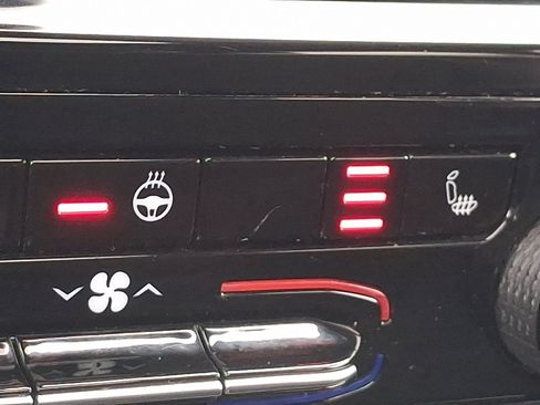 Used 2023 Jeep Grand Cherokee L Laredo image 23