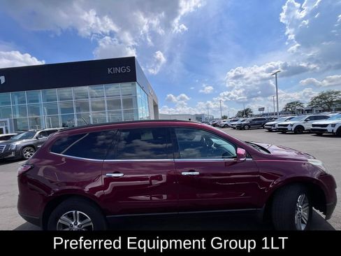 Used 2016 Chevrolet Traverse LT FWD image 2
