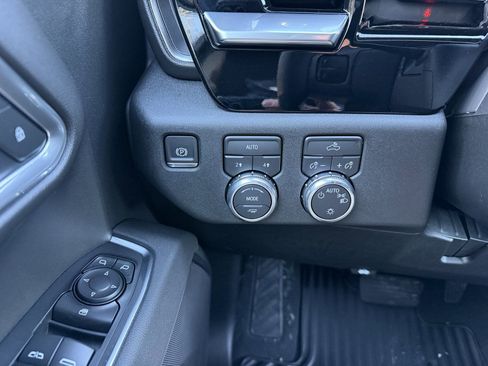 New 2026 GMC Sierra 1500 SLE image 12