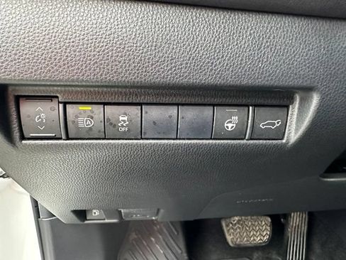 Used 2021 Toyota Venza XLE w/ Softex Package AWD/4WD image 30