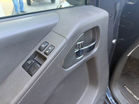 Used 2017 Nissan Frontier SV image 19