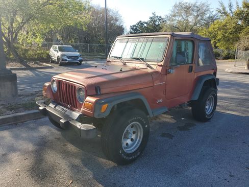 Used 1998 Jeep Wrangler SE image 2