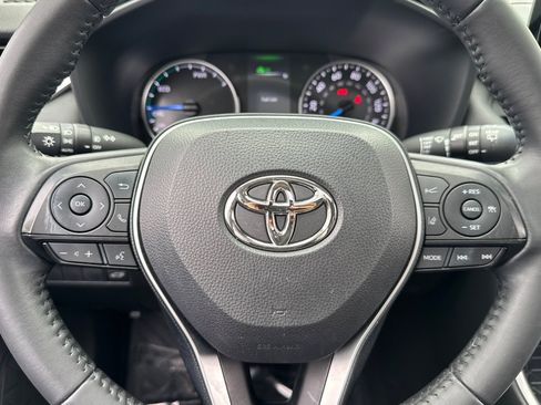 Used 2022 Toyota RAV4 XLE Premium AWD/4WD image 11