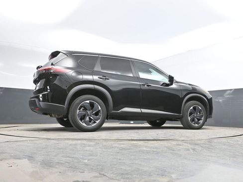 Used 2024 Nissan Rogue SV image 35