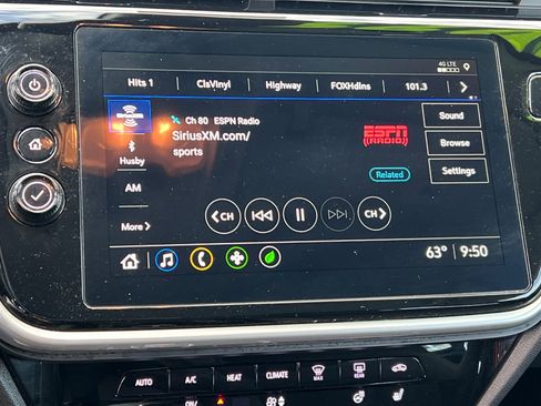 Used 2022 Chevrolet Bolt EUV LT w/ Comfort Package image 18