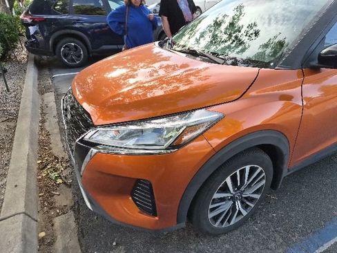 Used 2024 Nissan Kicks SV FWD image 3