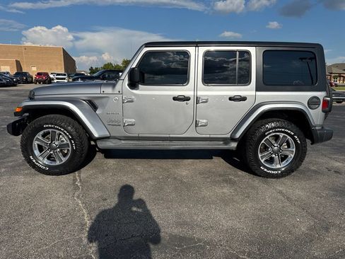 Used 2019 Jeep Wrangler Unlimited Sahara AWD/4WD image 8