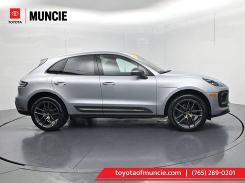 Used 2024 Porsche Macan AWD/4WD image 1