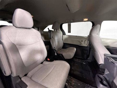 Used 2024 Toyota Sienna LE image 36