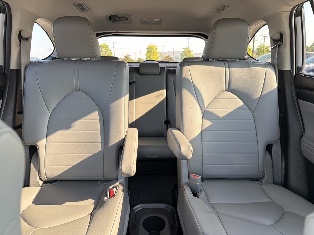 Used 2023 Toyota Highlander XLE AWD/4WD image 31