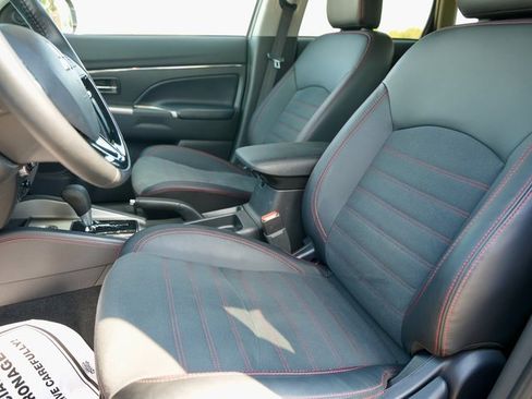 Used 2025 Mitsubishi Outlander Sport SE image 13
