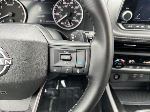 Used 2025 Nissan Rogue SV AWD/4WD image 26