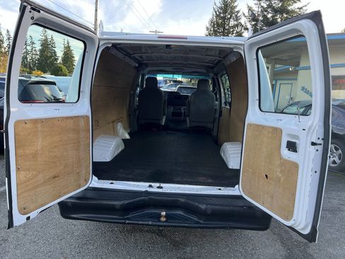 Used 2010 Ford E-150 and Econoline 150 image 21