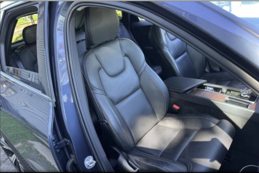 Used 2024 Volvo XC40 B5 Plus w/ Protection Package Premier AWD/4WD image 27