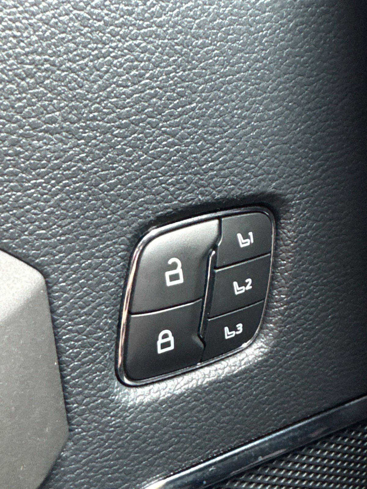 Used 2022 Ford F250 Platinum AWD/4WD image 24