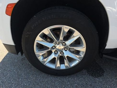 Used 2023 Chevrolet Suburban Premier RWD image 33